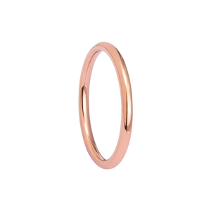 Detailansicht eines 2mm roségoldenen Titanstahlrings mit polierter Spiegeloberfläche