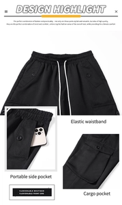 Dettaglio dei pantaloni cargo con vita elastica e grandi tasche laterali