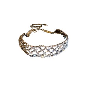 Collier ras du cou en strass argenté brillant avec fermoir réglable pour femme