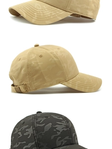 Detalle de gorra de béisbol camuflaje con hebilla de metal ajustable y textura de visera