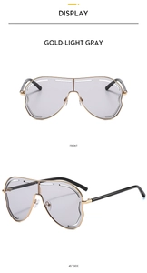 Vues de face et de profil de lunettes de soleil dorées à verres gris clair découpés