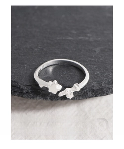 Detail of S925 sterling silver ring showing the internal hallmark stamp on the inner band