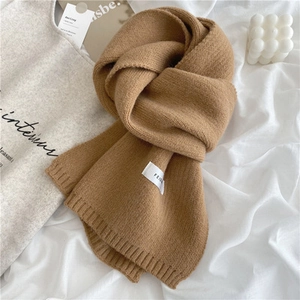 Écharpe tricotée kaki pour hommes et femmes avec étiquette tissée et texture douce