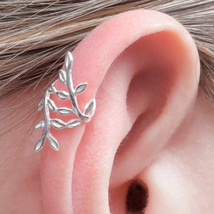 Minimalist silver leaf-shaped non-piercing U-style ear clip in 18k gold-plated finish