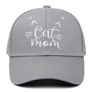 Berretto da baseball in cotone grigio con ricamo bianco Cat Mom e orecchie di gatto