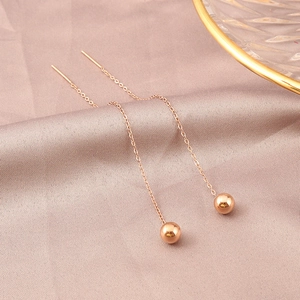 Eleganti orecchini a catena in oro rosa 18K con perle di metallo lucide e minimaliste