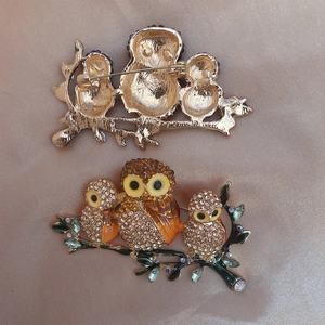 Detailed front and back view of owl family brooch with crystals and safety pin closure