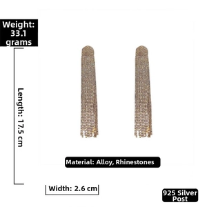 Détail de boucles d'oreilles pompon strass de 17,5 cm avec tiges en argent 925 et mesures