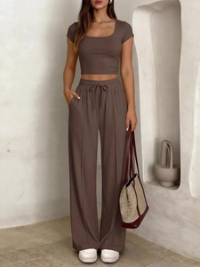 Ensemble deux pièces pour femme en tricot côtelé marron avec crop top et pantalon large