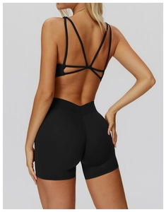 Detailansicht der schwarzen Yoga-Shorts mit hoher Taille und V-förmigem Bund hinten