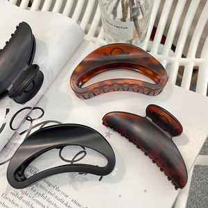 Large Matte Hair Claw Clips Butterfly Buckle Hollow Crescent Shark Clips Thickened Plastic Hair Accessories For Women Retro