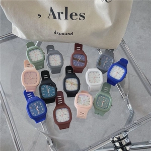 Trendy Square Quartz Watch For Kids Students Waterproof Silicone Strap Minimalist Digital Display Sports Wristwatch Fashion Accessory