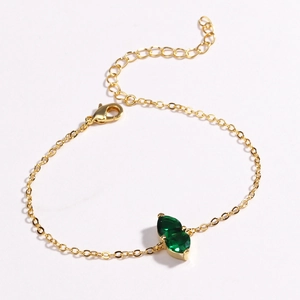 Detail of gold double heart-shaped emerald green zircon bracelet with lobster clasp