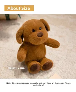 Vue détaillée d'une peluche de chien marron de 28cm avec une texture douce et moelleuse