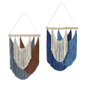 Lot de deux tapisseries murales nordiques en coton avec pompons et bois naturel