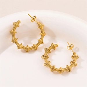 18K gold plated C-shape hoop earrings with hollow spiral wire texture for women