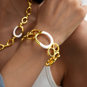 Parure collier et bracelet à maillons en émail blanc et doré vintage pour femme