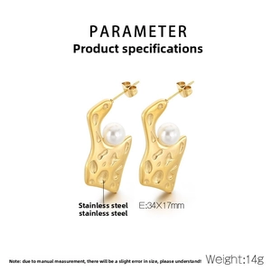 Detail of golden stainless steel irregular earrings with pearls and hammered texture