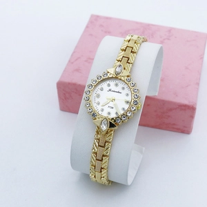 Montre Quartz Mode Femme Bracelet Alliage Lunette Strass Montre Bijoux Cadran Rond Élégant Pour Femme Décoratif