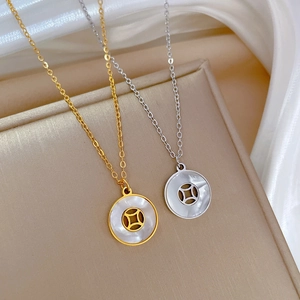 Mother Of Artificial Pearl Shell Coin Pendant Necklace Titanium Steel Minimalist Round Clavicle Chain Elegant Jewelry For Women