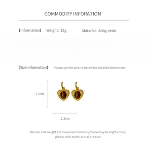 Detailed spec sheet showing 3.7cm gold alloy heart earrings with resin inlay dimensions