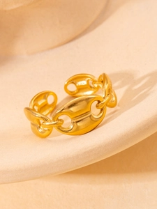 Detail view of gold S925 silver ring featuring coffee bean link chain design on beige stand