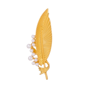Vintage matte gold wheat leaf brooch with white pearls for suits and outerwear