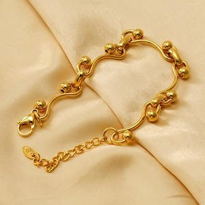 Bracelet à maillons fer à cheval doré pour homme et femme sur satin champagne