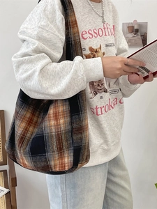 Women Plaid Tote Bag Woolen Fabric Large Capacity Vintage College Style Shoulder Bag For Daily Commuting And School
