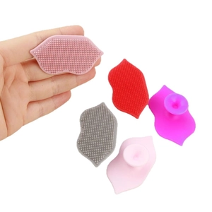 Silicone lip brush set with suction cup handles for exfoliating and pore cleaning