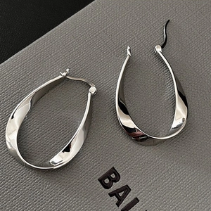 Twisted Oval Hoop Earrings Metal Geometric Irregular Minimalist Jewelry For Women Elegant Trendy Design