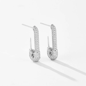 Orecchini minimalisti a spilla in argento S925 con scintillanti pietre di zircone
