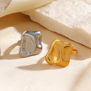 Polished irregular polygon titanium steel rings in gold and silver set on white stones