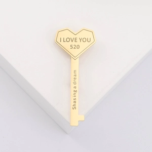 Golden heart-shaped key brooch in stainless steel with I Love You and 520 engravings