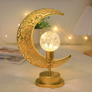 Lámpara LED decorativa Eid al-Adha, diseño de luna de hierro hueco con bola de cristal agrietada.