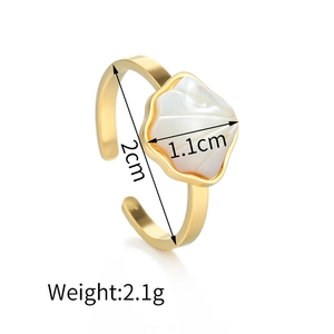 Detail view of 18K gold stainless steel shell ring with 2cm diameter and 2.1g weight