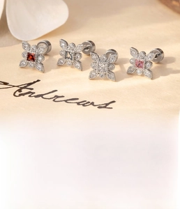 Dettagli dei perni per cartilagine a fiore in zircone e acciaio titanio argento 0,8x6mm