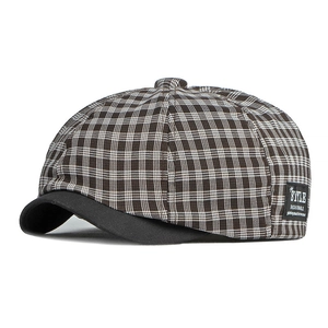 Casquette rétro britannique à carreaux avec visière noire et étiquette latérale tendance
