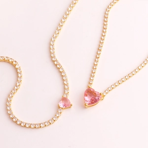 Tennis necklaces with heart-shaped pink zircon pendants in gold-plated copper finish