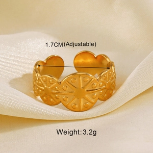 Detail of adjustable gold ring with sunburst pattern, 1.7cm diameter and 3.2g weight