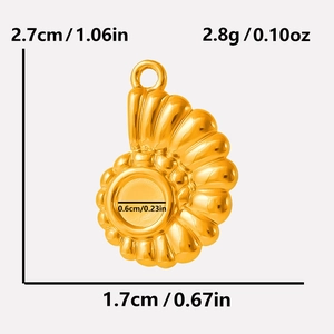Detailed size chart for 18K gold shell pendant in 2.7cm length and 1.7cm width