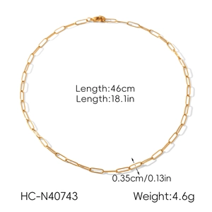 Détail du collier à maillons trombone en or 18K avec dimensions et spécifications