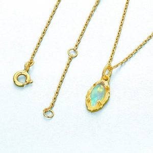 Elegant gold S925 sterling silver opal necklace featuring a vintage oval gemstone pendant
