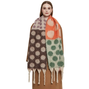 Sciarpa spessa a pois con frange e design patchwork marrone, arancione e verde scuro
