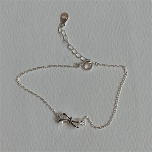 Elegant 925 sterling silver bow bracelet with minimalist fine chain and S925 hallmark