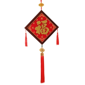 Nœud chinois traditionnel du Nouvel An avec caractère Fu doré et pompons en soie rouge