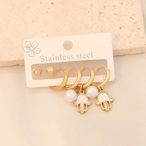Parure de boucles d'oreilles en acier doré avec perles et breloques main de Hamsa