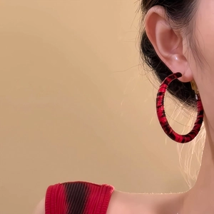 Boucles d'oreilles créoles vintage en cuir léopard avec fermoir doré chic