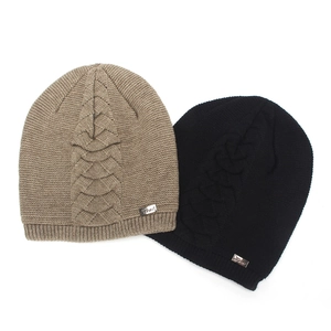 Winter cable knit beanie hats in khaki and black with warm fleece lining and metal tag