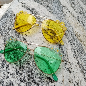 Kids trendy flower daisy pilot sunglasses with gold metal frame and colorful lenses